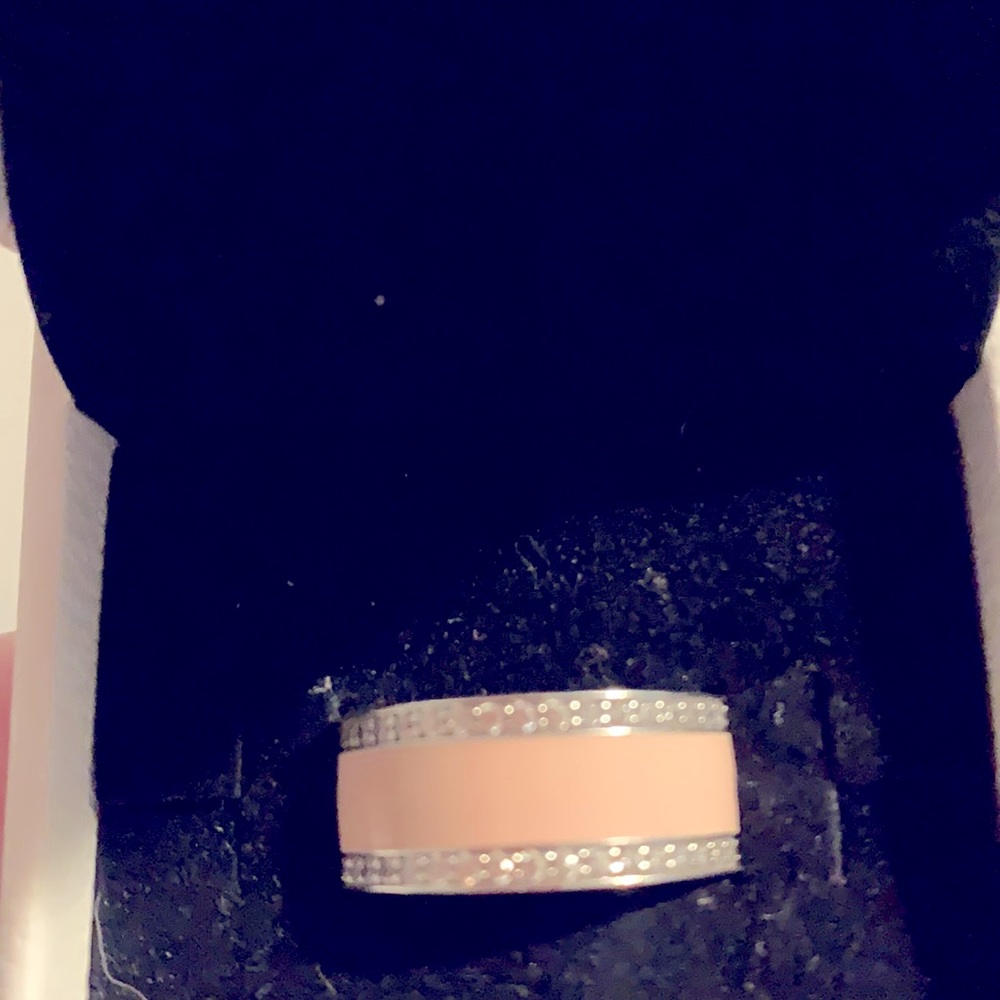 Pandora ring